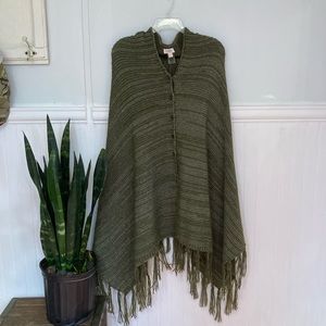 EUC Lularoe Mimi Poncho OS Hunter Green